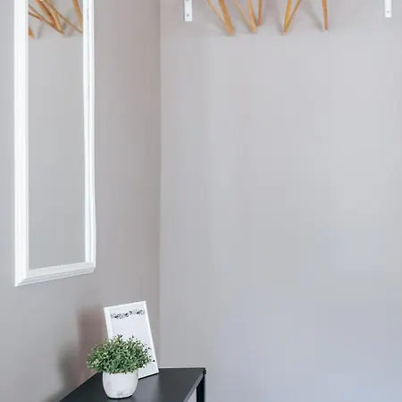 Daniela's Central 201